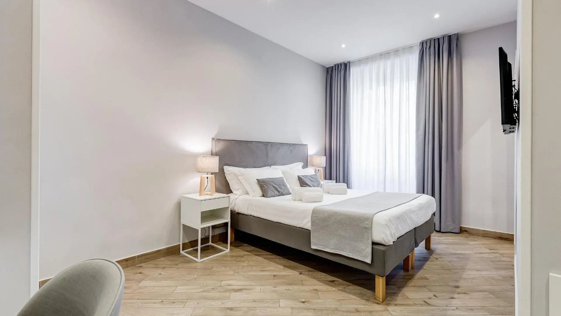 Colonna Luxury Suites location