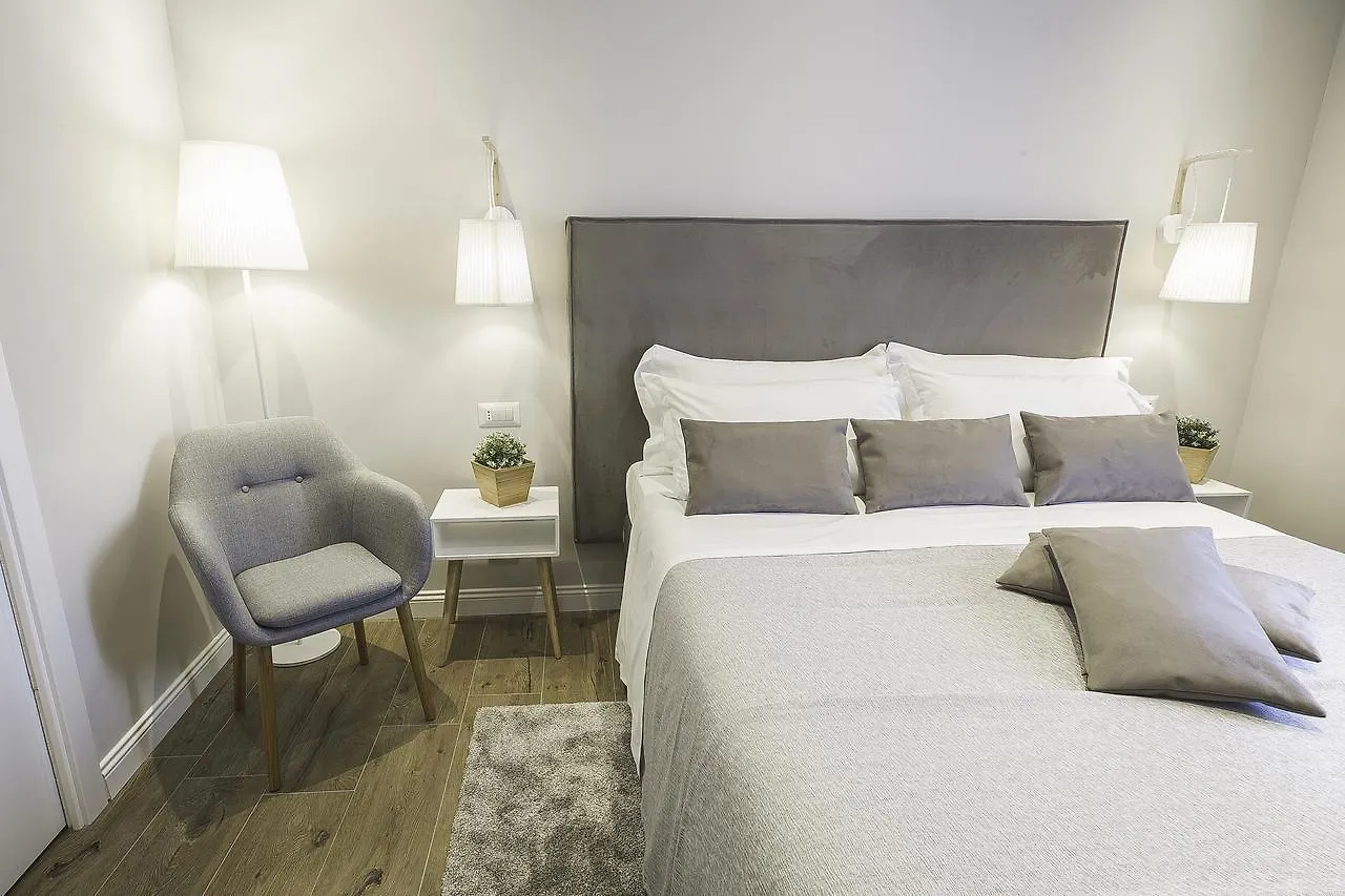 Colonna Luxury Suites Rome 2*,  Italy