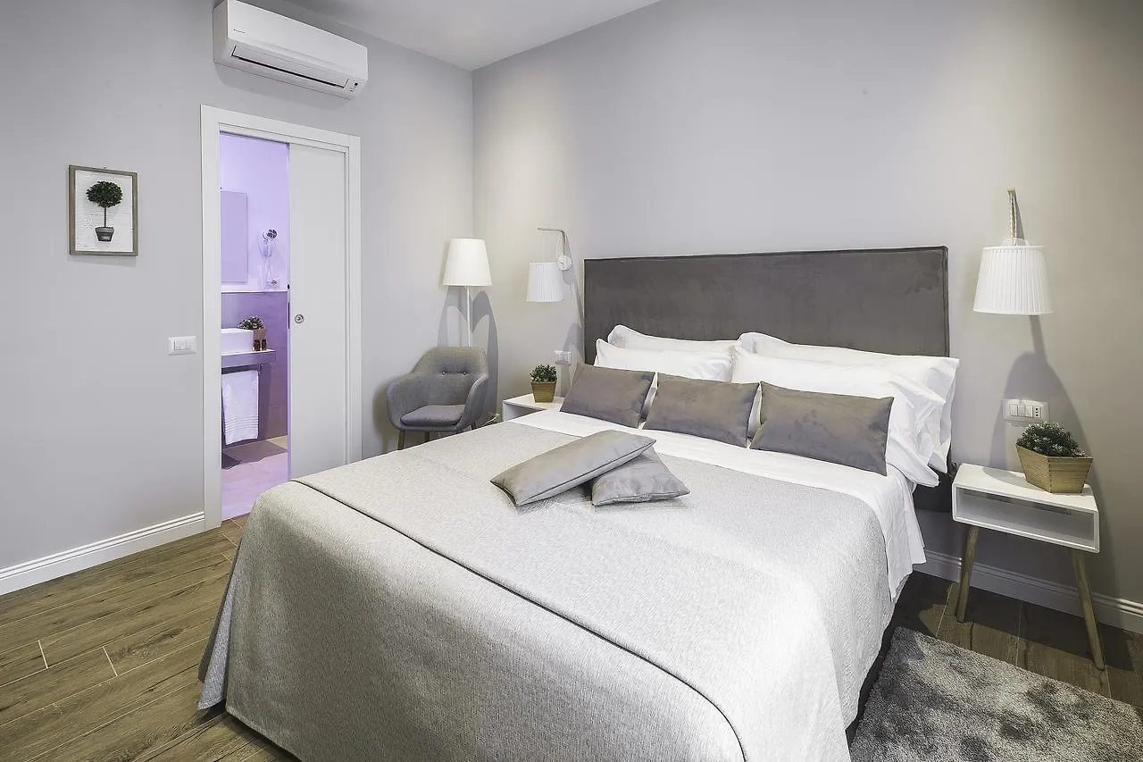 Colonna Luxury Suites Rome 2*,
